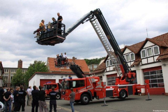 2011-06-16 -63- Vorfuehrung Hubrettungsfahrzeuge